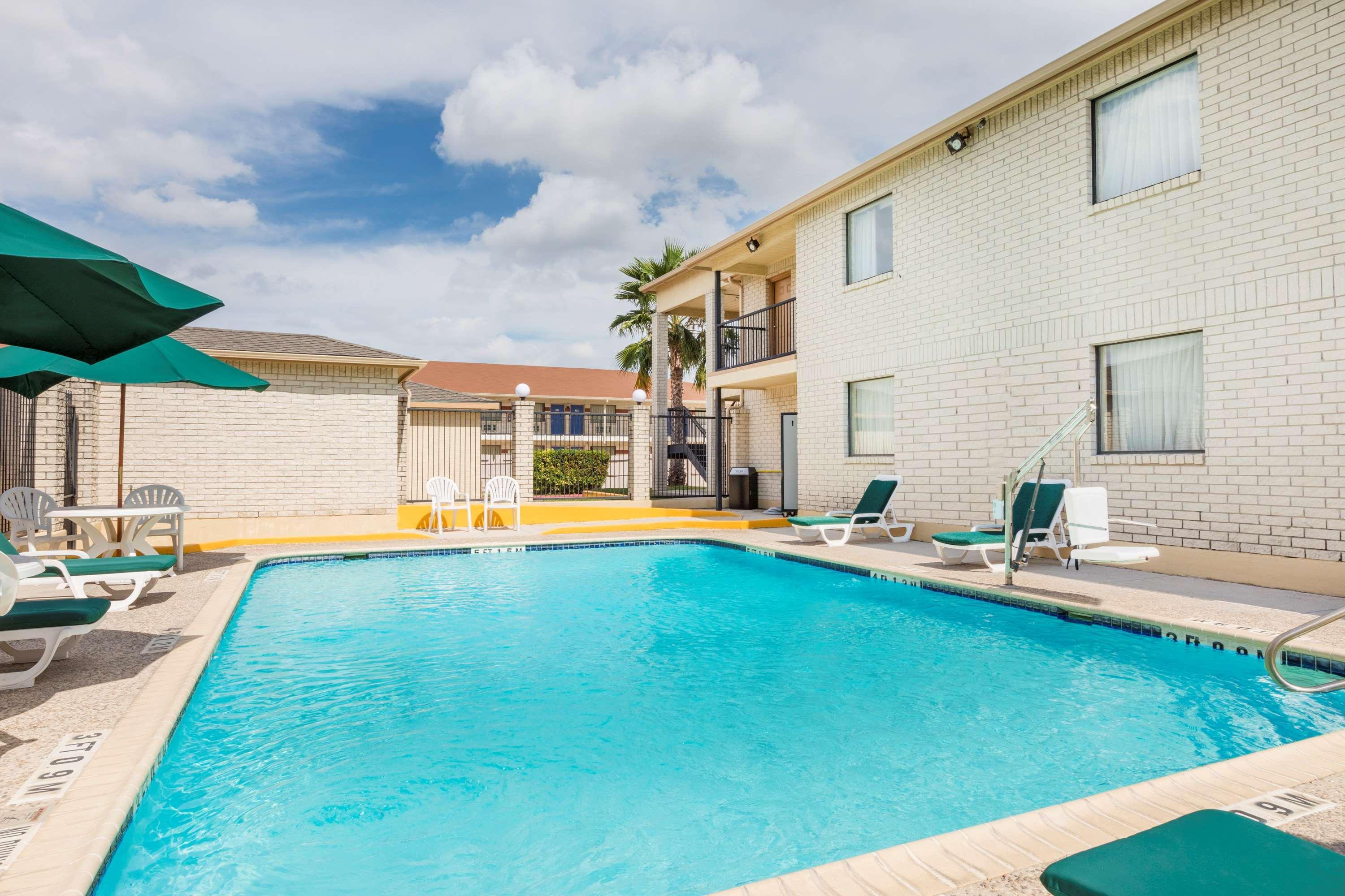 Motel Super 8 By Wyndham San Antonio At I-10 Exterior foto